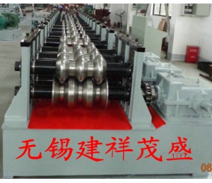 三波護(hù)欄板成型設(shè)備