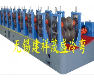 兩波護(hù)欄板成型設(shè)備