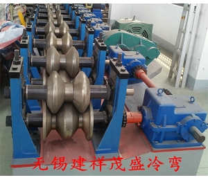兩波護(hù)欄板成型設(shè)備