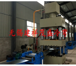 兩波護(hù)欄板成型設(shè)備