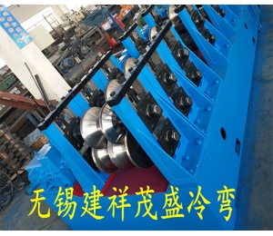 兩波護(hù)欄板成型設(shè)備