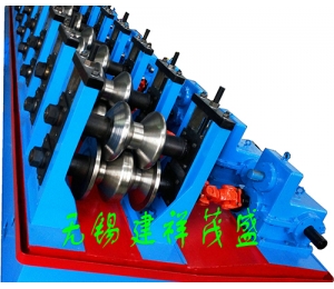 高速公路護(hù)欄成型機(jī)