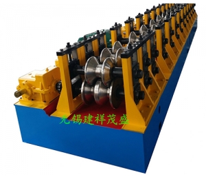 高速公路護(hù)欄成型機(jī)