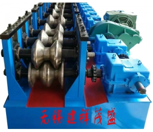高速公路護(hù)欄成型機(jī)