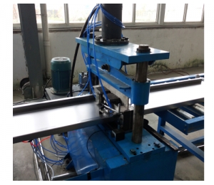 電梯門板成型機