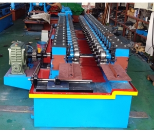倉儲貨架成型機