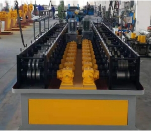 電梯型材成型機