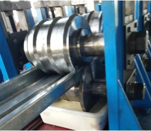 立體浪板成型機
