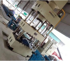 兩波護(hù)欄板成型機