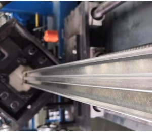 龍骨成型機(jī)