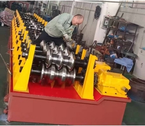 三波護(hù)欄板成型機(jī)