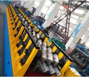 三波護(hù)欄板成型機(jī)